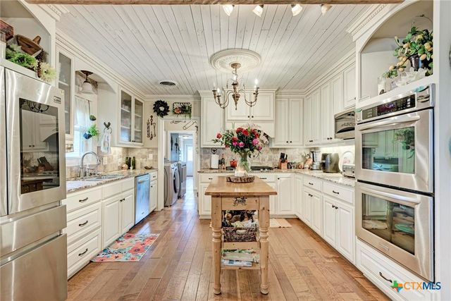 7800 County Road 210, Bertram, TX 78605