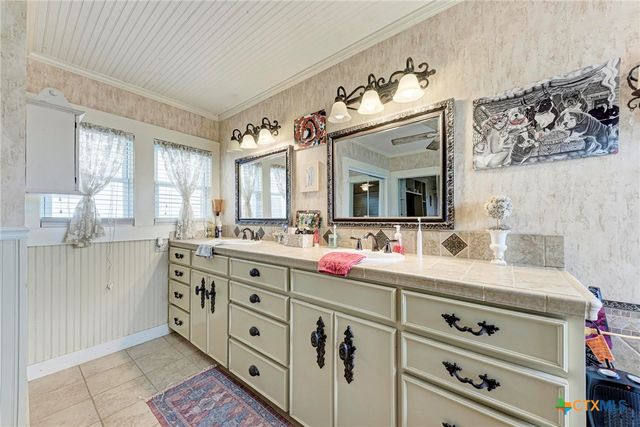 7800 County Road 210, Bertram, TX 78605