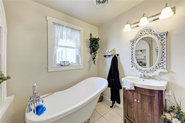 7800 County Road 210, Bertram, TX 78605