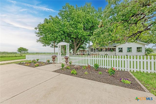 7800 County Road 210, Bertram, TX 78605