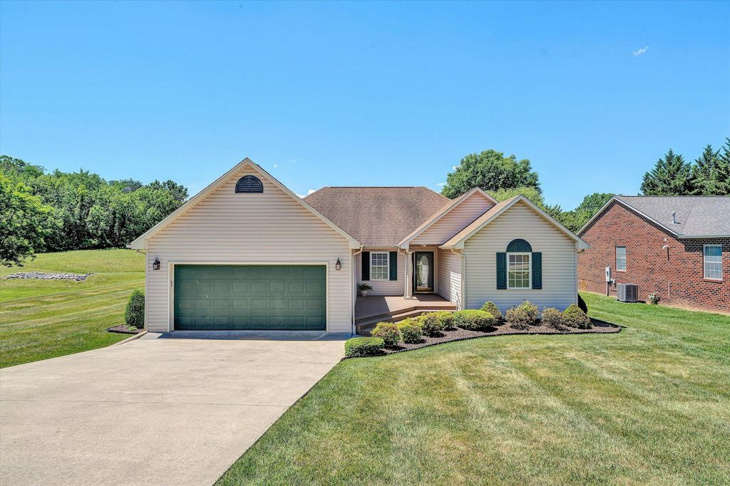3516 Pinnacle Ridge RD NE, Roanoke, VA 24012