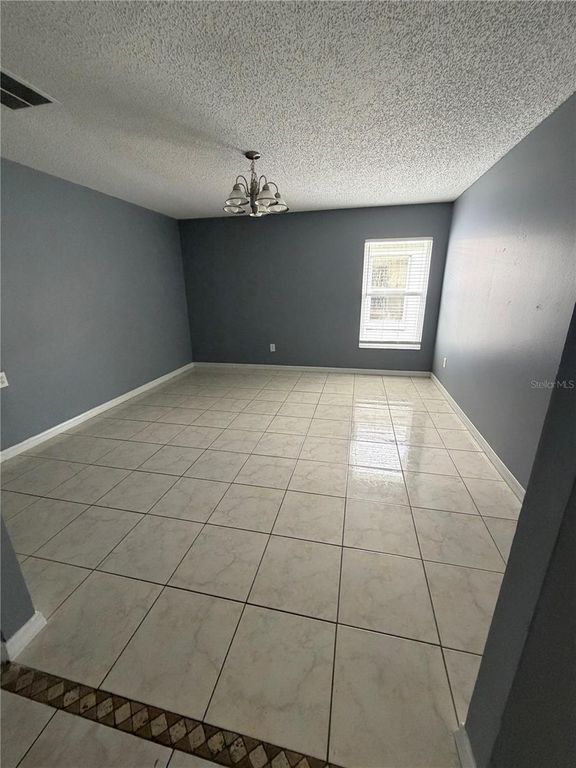 Image 14 of property listing at 2413 RUDDENSTONE WAY, Kissimmee, FL 34744