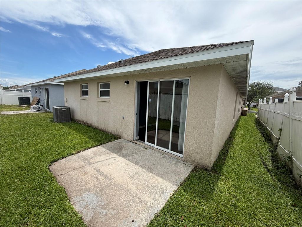 Image 21 of property listing at 2413 RUDDENSTONE WAY, Kissimmee, FL 34744