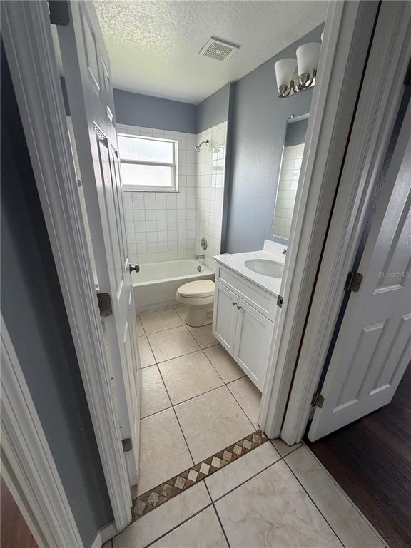 Image 25 of property listing at 2413 RUDDENSTONE WAY, Kissimmee, FL 34744