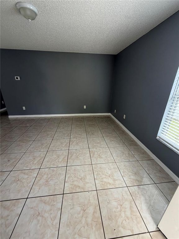 Image 6 of property listing at 2413 RUDDENSTONE WAY, Kissimmee, FL 34744