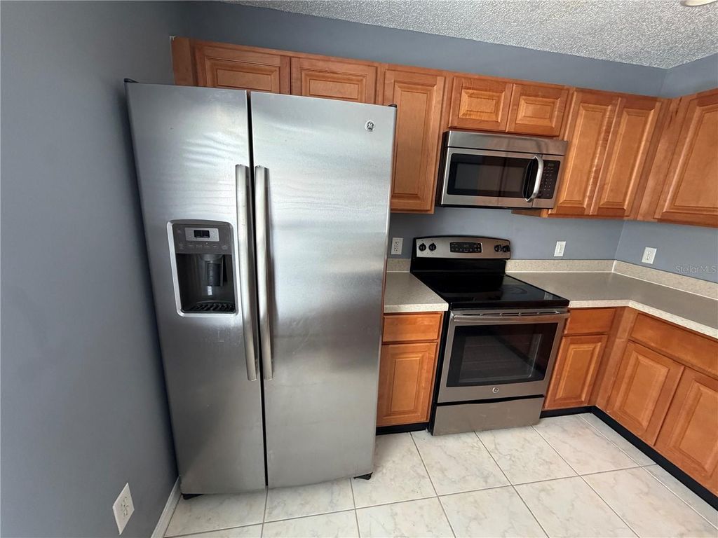 Image 10 of property listing at 2413 RUDDENSTONE WAY, Kissimmee, FL 34744