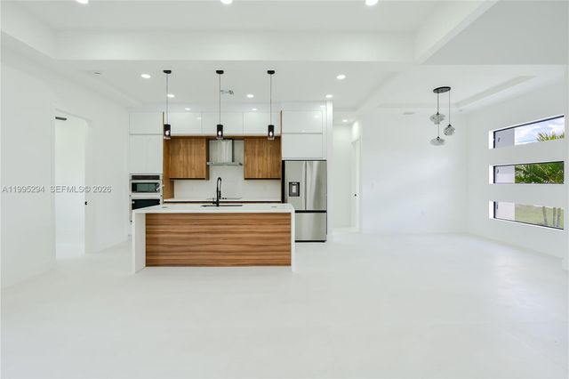 2834 NW 17th Place, Cape Coral, FL 33993