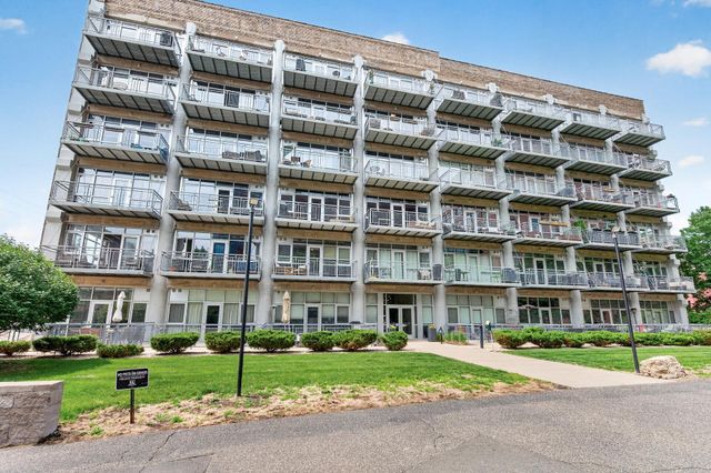 748 3rd Street N 105, Minneapolis, MN 55401