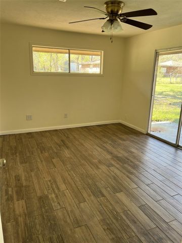 12203 Hickory Hollow Lane, Pinehurst, TX 77362