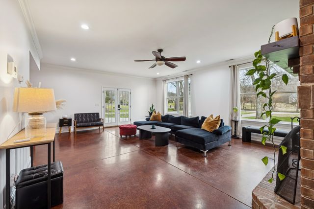 1285 Sandy Valley Rd, Hendersonville, TN 37075