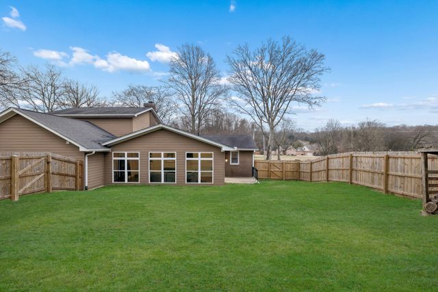 1285 Sandy Valley Rd, Hendersonville, TN 37075