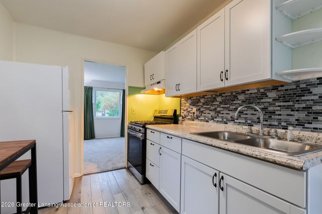 2104 Mary Avenue, Lansing, MI 48910