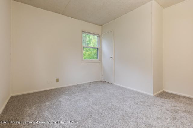 2104 Mary Avenue, Lansing, MI 48910