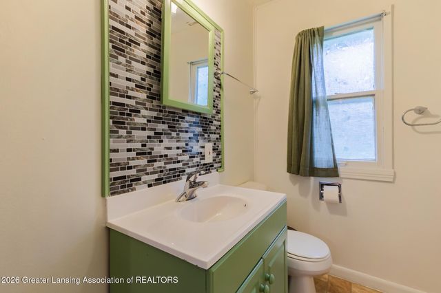 2104 Mary Avenue, Lansing, MI 48910