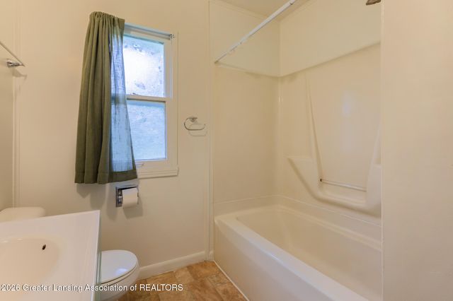 2104 Mary Avenue, Lansing, MI 48910
