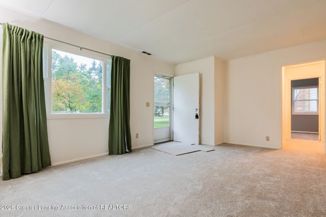 2104 Mary Avenue, Lansing, MI 48910