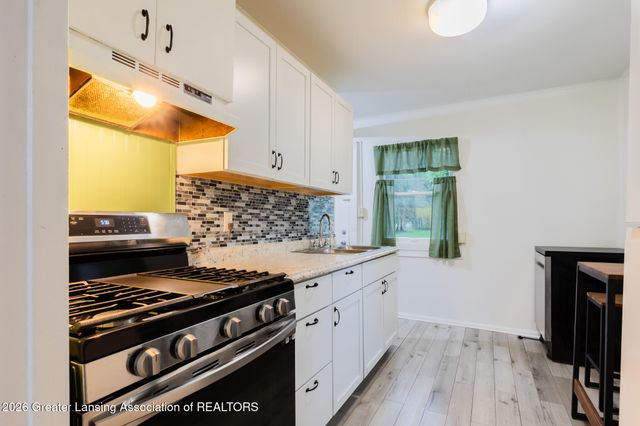 2104 Mary Avenue, Lansing, MI 48910