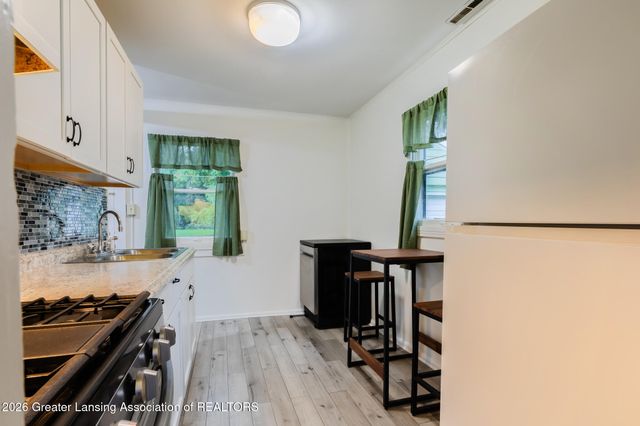 2104 Mary Avenue, Lansing, MI 48910