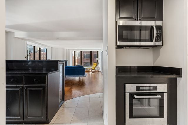 40 E Delaware Place 1502, Chicago, IL 60611