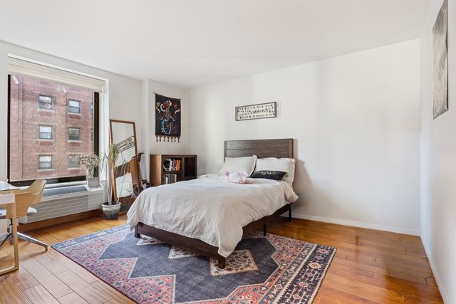 40 E Delaware Place 1502, Chicago, IL 60611