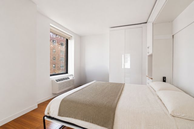 40 E Delaware Place 1502, Chicago, IL 60611