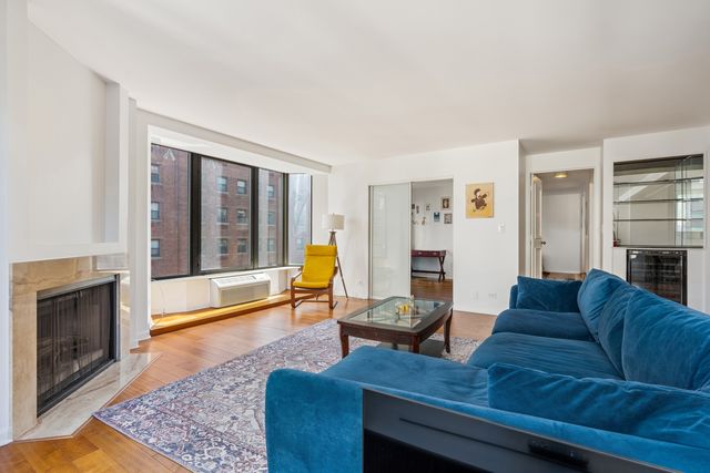 40 E Delaware Place 1502, Chicago, IL 60611