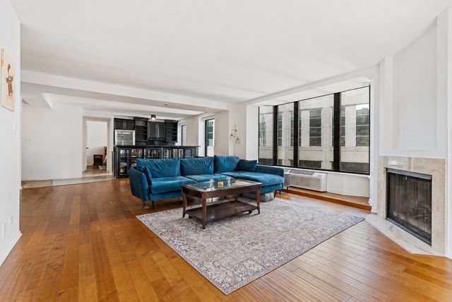 40 E Delaware Place 1502, Chicago, IL 60611