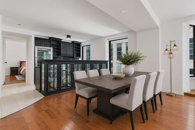 40 E Delaware Place 1502, Chicago, IL 60611