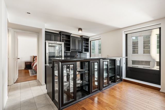 40 E Delaware Place 1502, Chicago, IL 60611