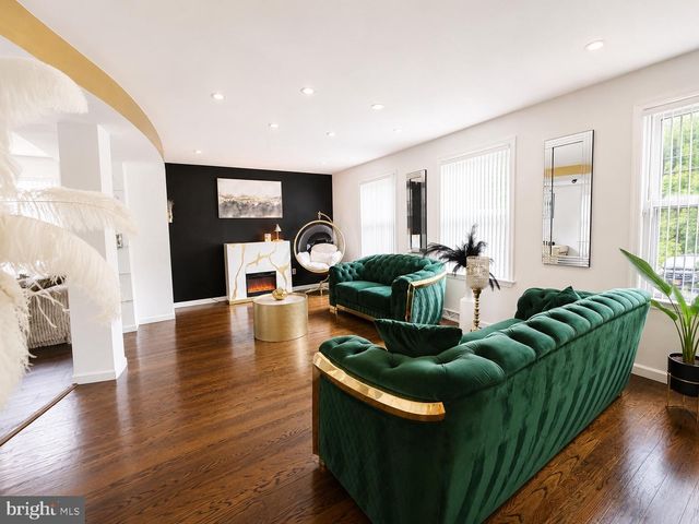 48 E LOGAN AVE, Glenolden, PA 19036