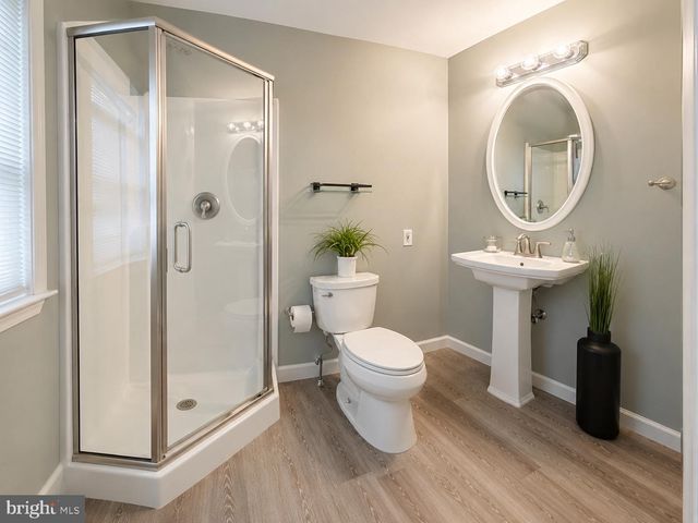 48 E LOGAN AVE, Glenolden, PA 19036