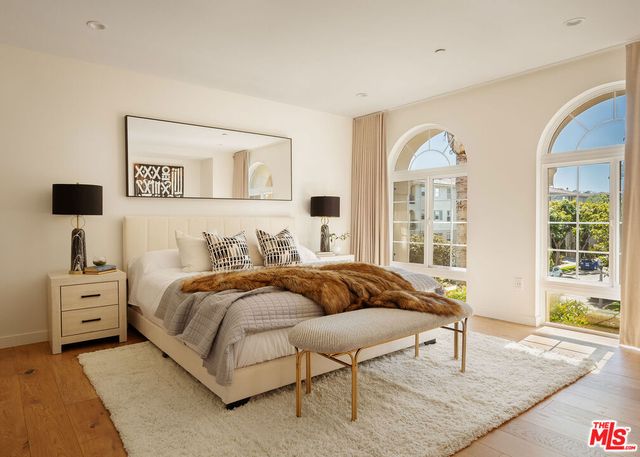 13173 Pacific 202, Playa Vista, CA 90094
