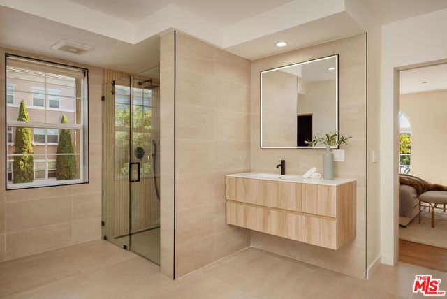 13173 Pacific 202, Playa Vista, CA 90094