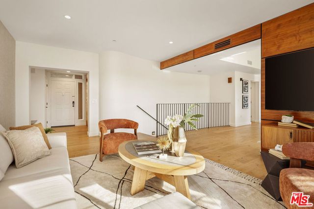 13173 Pacific 202, Playa Vista, CA 90094