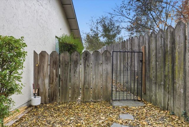 2613 Siskiyou Blvd Boulevard, Medford, OR 97504