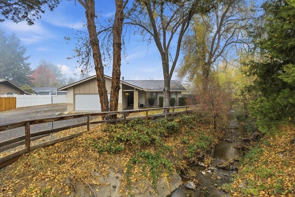 2613 Siskiyou Blvd Boulevard, Medford, OR 97504