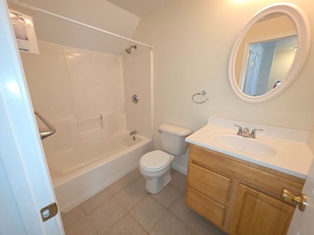 958 Warren Ave 9, Brockton, MA 02301
