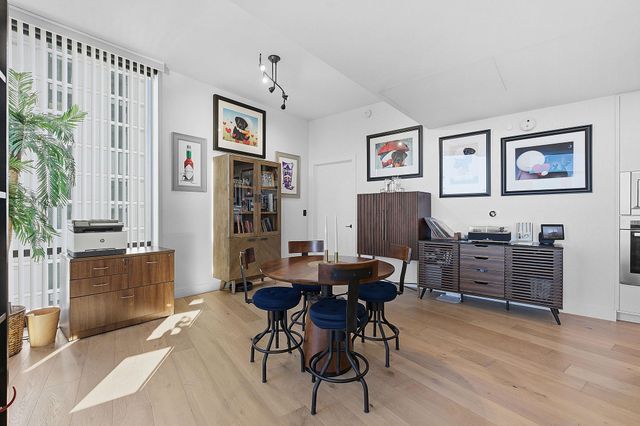 70 Rainey ST 1908, Austin, TX 78701