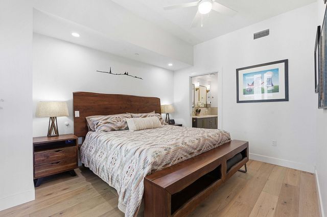 70 Rainey ST 1908, Austin, TX 78701