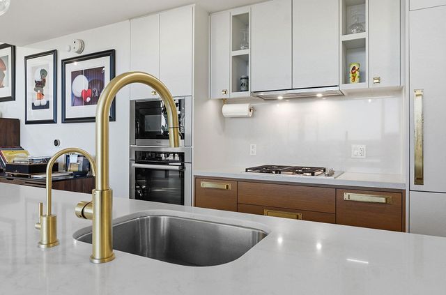 70 Rainey ST 1908, Austin, TX 78701