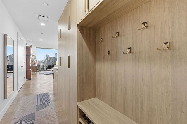 70 Rainey ST 1908, Austin, TX 78701