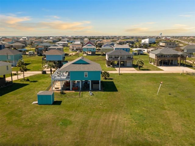 993 Gulf Road, Crystal Beach, TX 77650