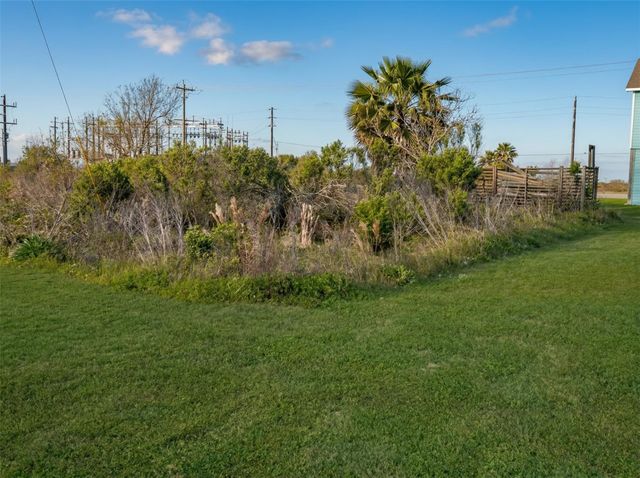 993 Gulf Road, Crystal Beach, TX 77650