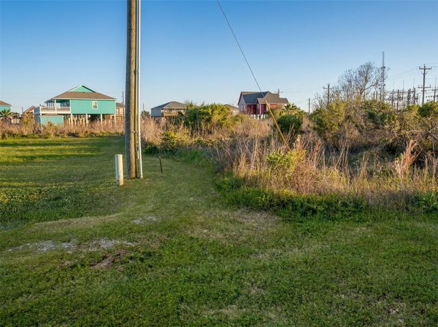 993 Gulf Road, Crystal Beach, TX 77650