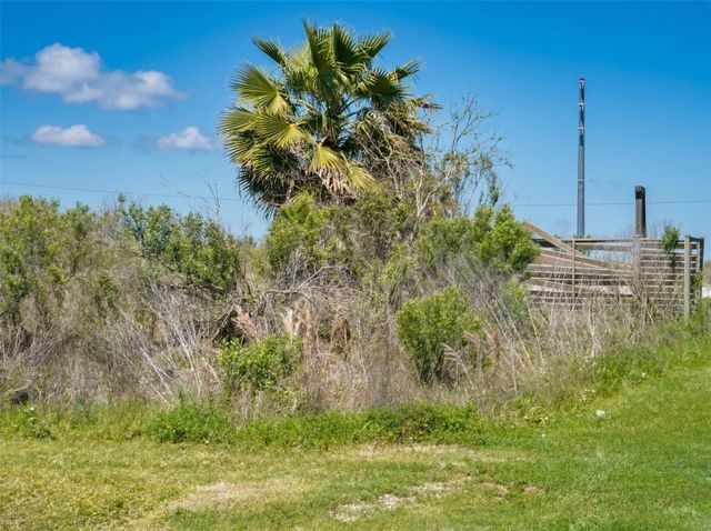 993 Gulf Road, Crystal Beach, TX 77650