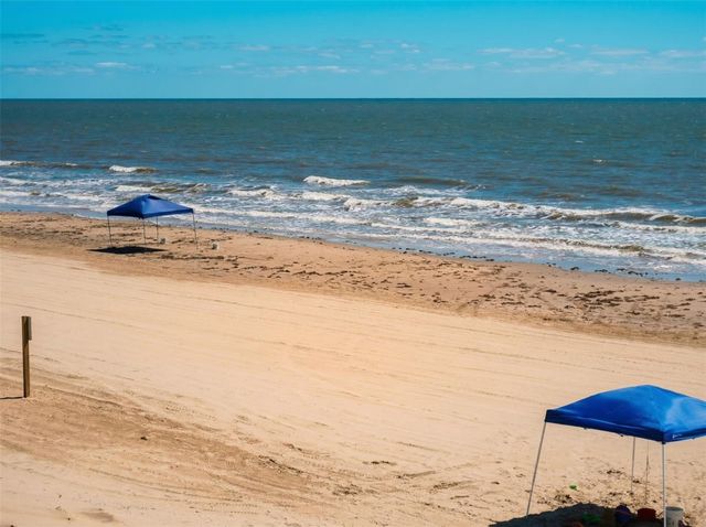 993 Gulf Road, Crystal Beach, TX 77650