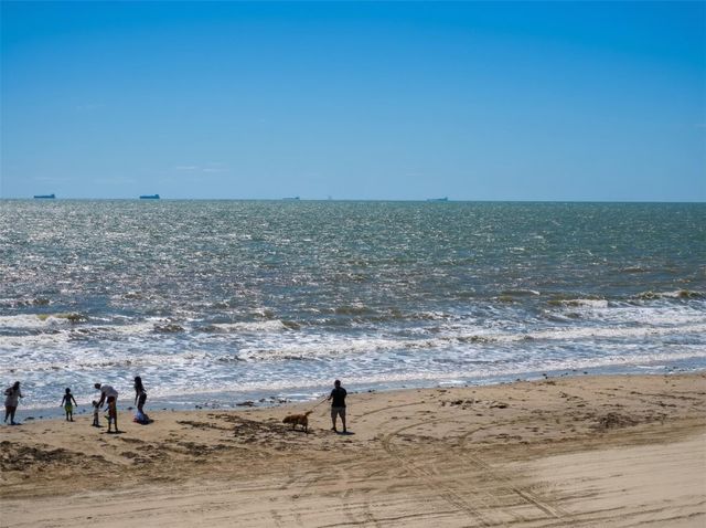 993 Gulf Road, Crystal Beach, TX 77650