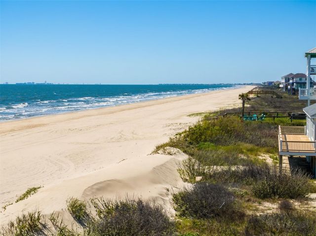 993 Gulf Road, Crystal Beach, TX 77650