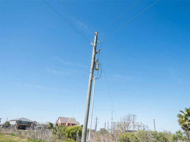 993 Gulf Road, Crystal Beach, TX 77650