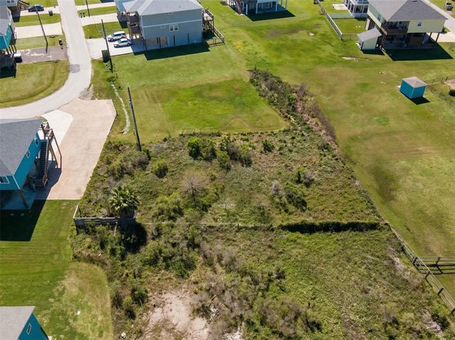 993 Gulf Road, Crystal Beach, TX 77650